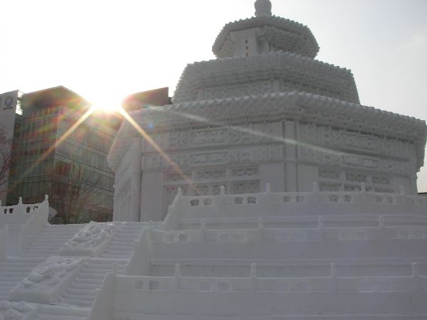 少し角度をかえて撮影した「天壇 祈年殿」